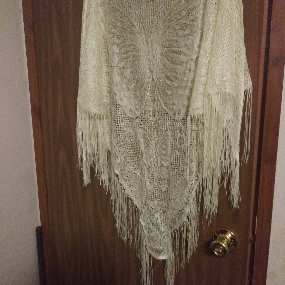 A spring/ summer shaw